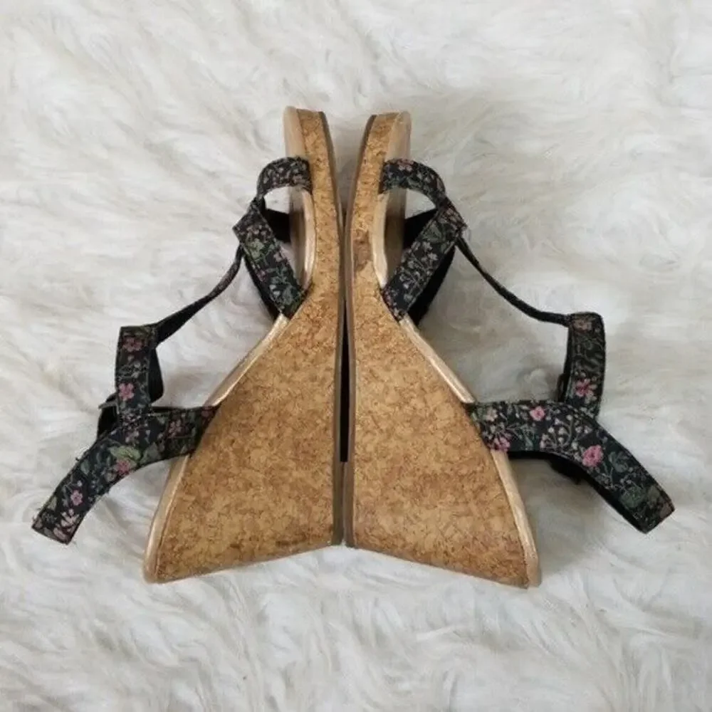 Seychelles Black Floral Print Fabric T-Strap Wedge Sandals Women's 9